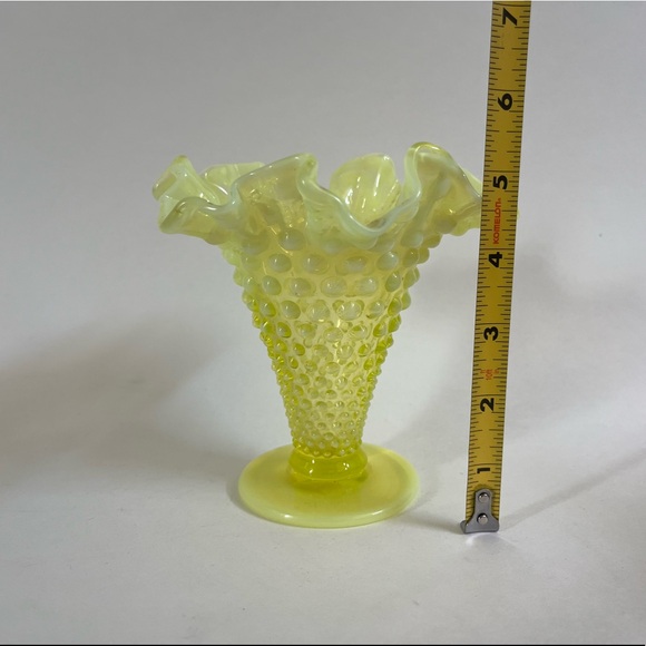 •Vintage Fenton Vase Topaz Yellow Hobnail Uranium Vase• - Picture 9 of 12